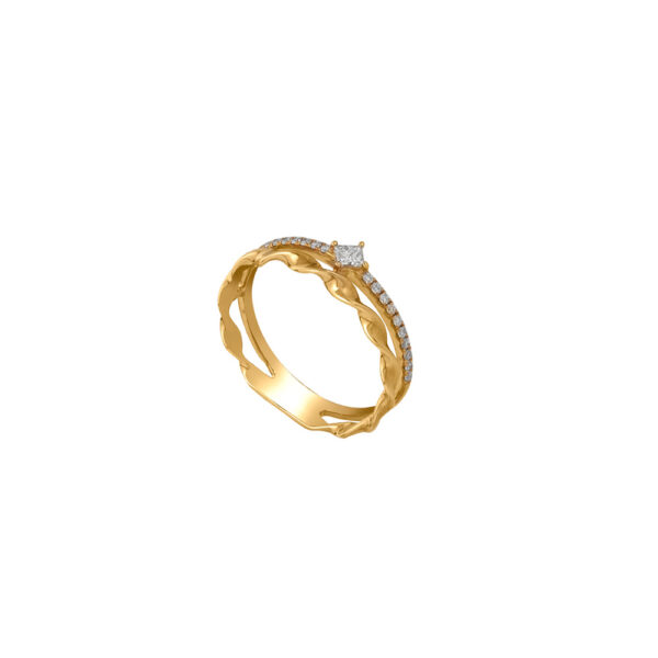 Diamond Ring in 18K Yellow Gold