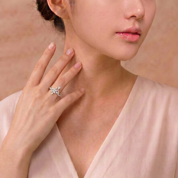 Diamond Ring in 18K White Gold