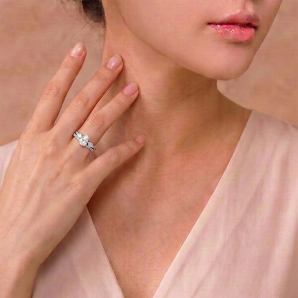 Diamond Ring in 18K White Gold