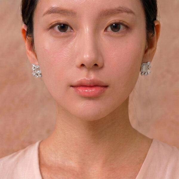 Diamond Earrings in 18K White Gold