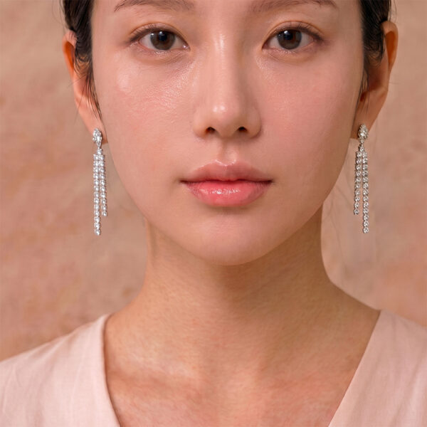 Diamond Earrings in 18K White Gold
